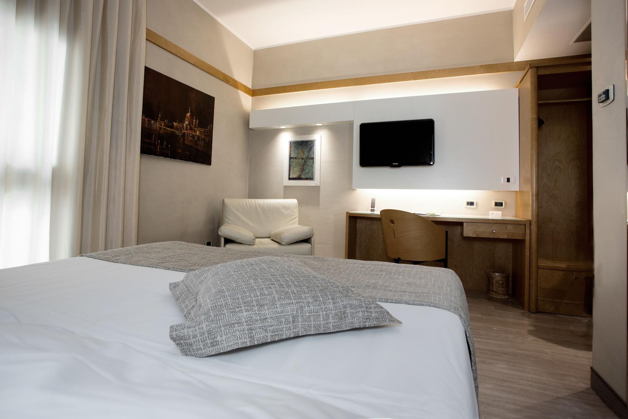 Park Hotel Ai Pini & Restaurant Ai Pini Mestre Exterior photo
