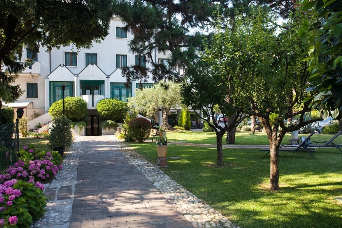 Park Hotel Ai Pini & Restaurant Ai Pini Mestre Exterior photo